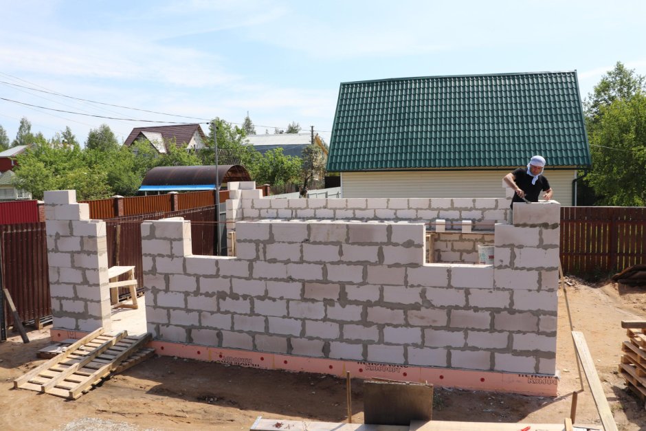 Кладка гаража из газоблоков