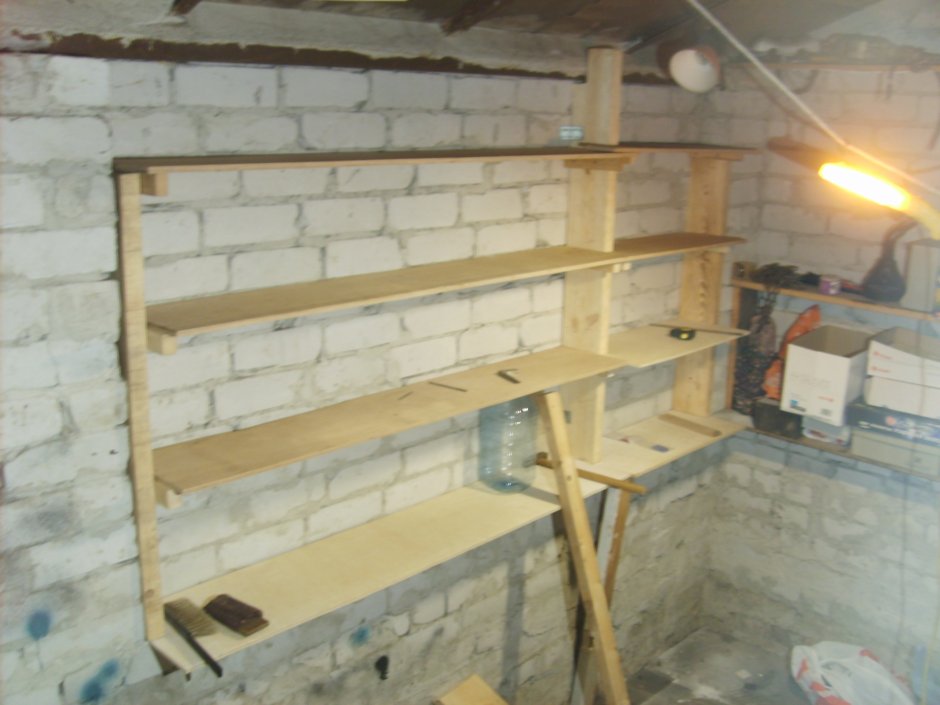 Стеллаж в гараже, сарае