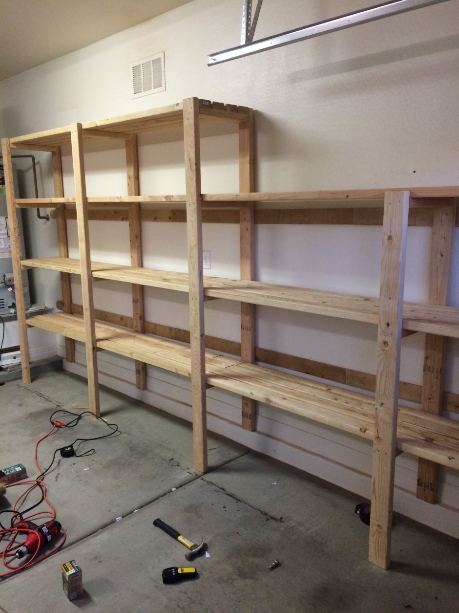 Деревянный стеллаж в гараж