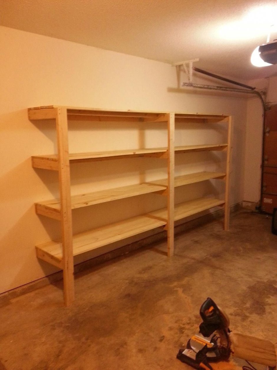 Стеллажи в подвале гаража