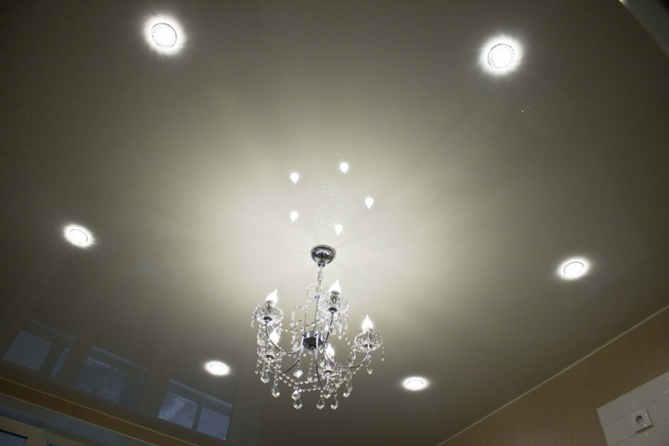 Встраиваемый светильник монтажное отверстие 75 мм