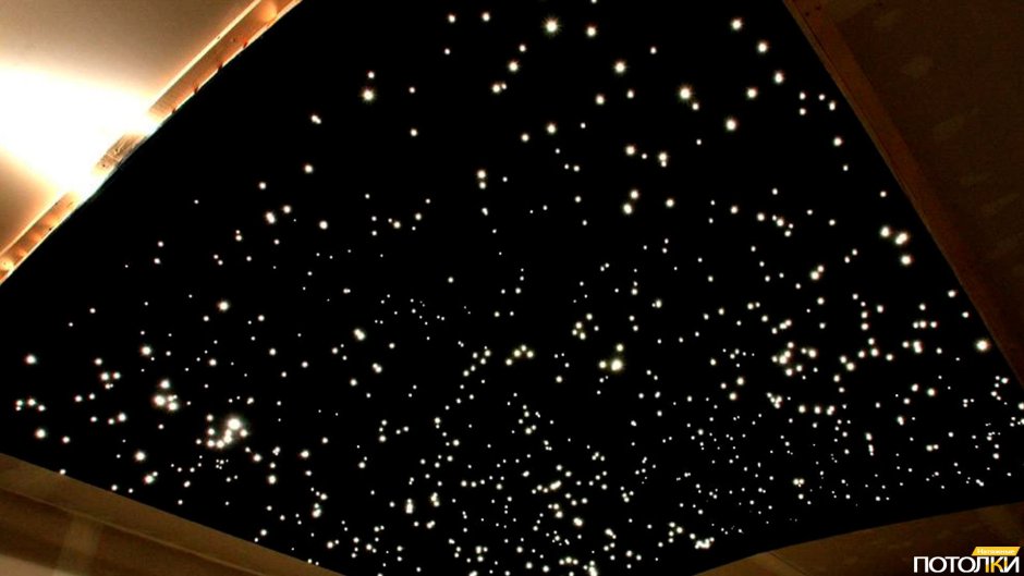 Натяжной потолок черный со звездами