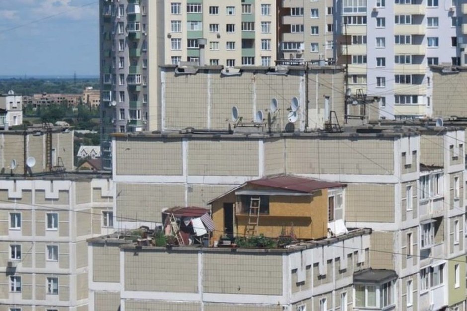 Домик на крыше многоэтажки