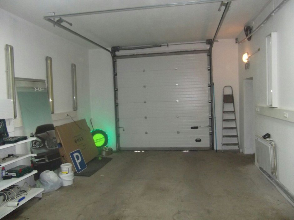 Теплый гараж для грузового автомобиля