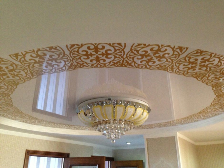 Натяжные потолки с узорами