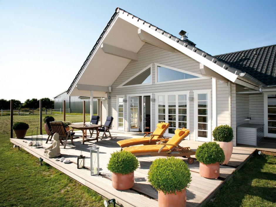 Скандинавский дом с террасой