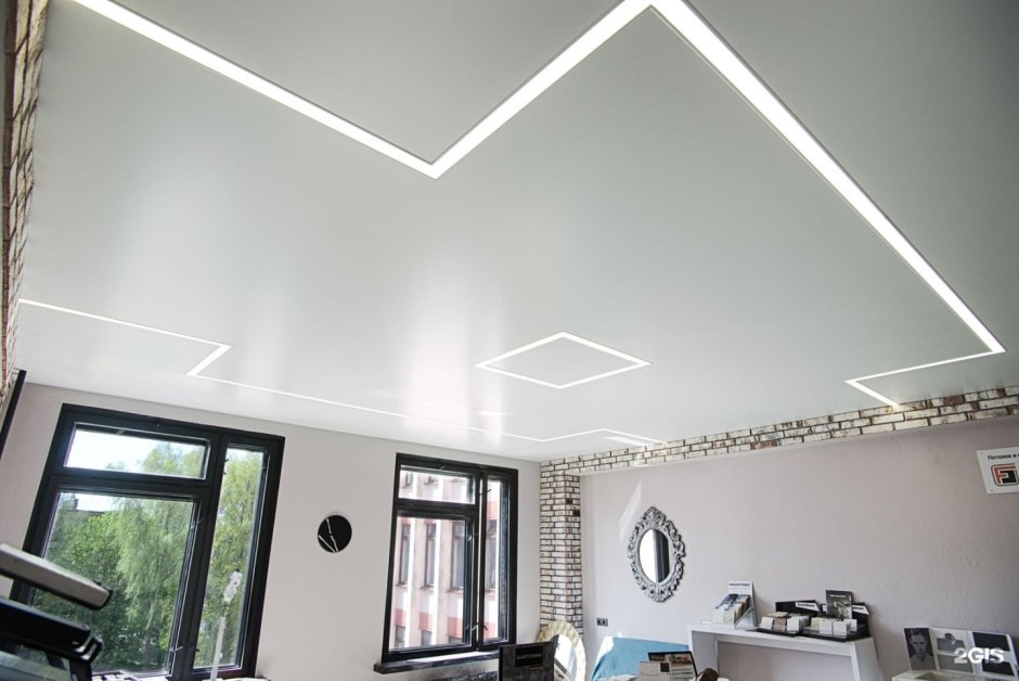 Световые линии на натяжном потолке