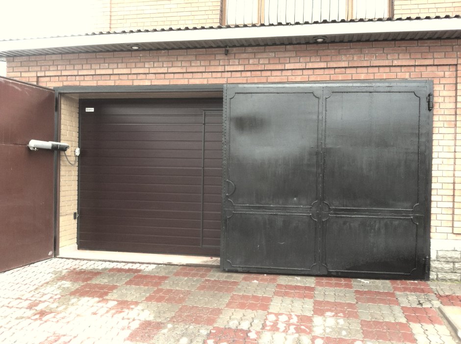 Распашные ворота на гараж Дорхан