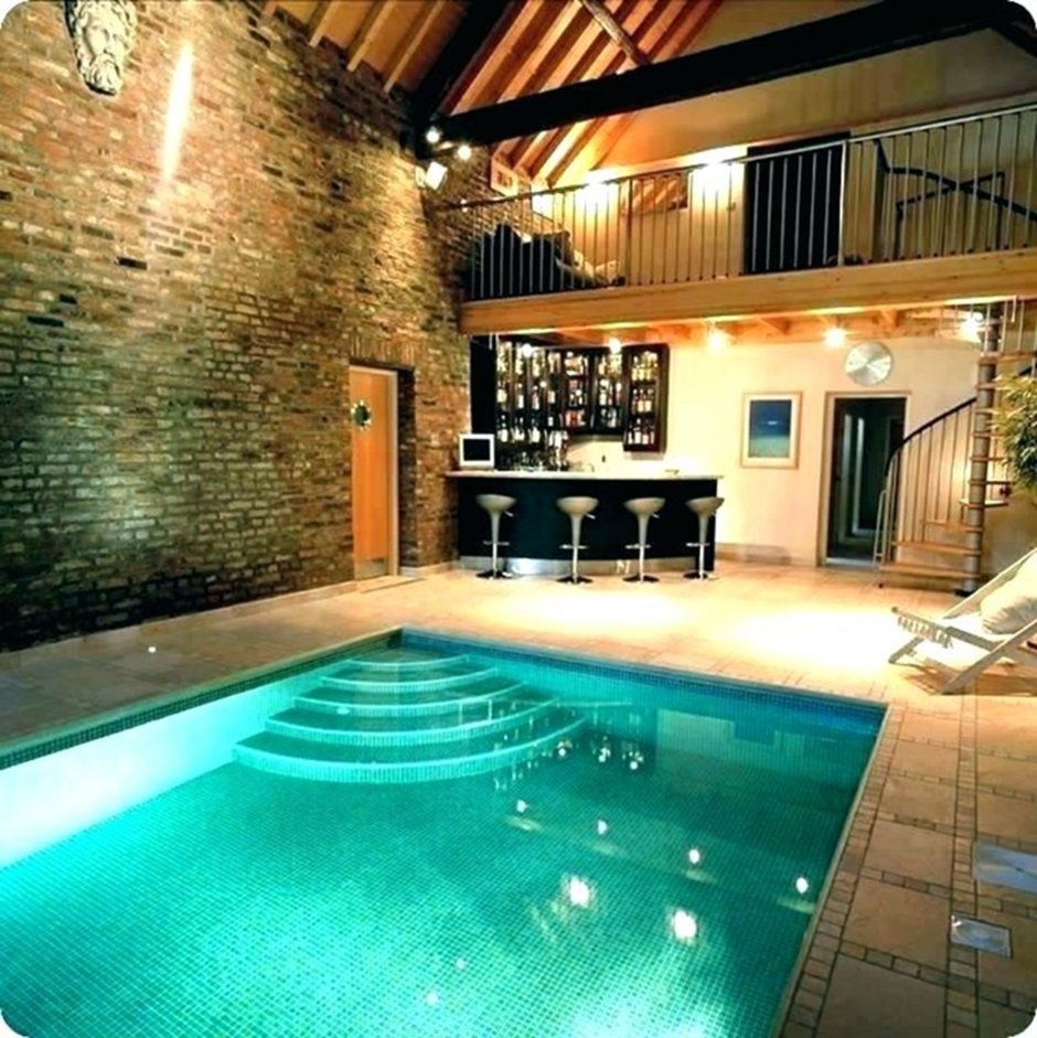 Небольшой бассейн в доме