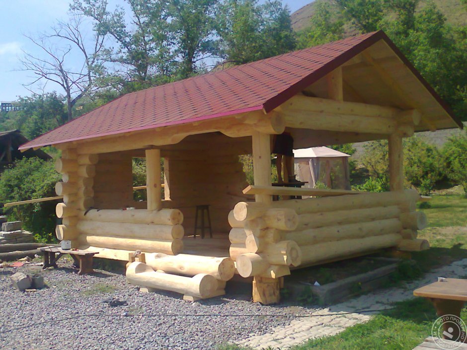 Беседка из бревна