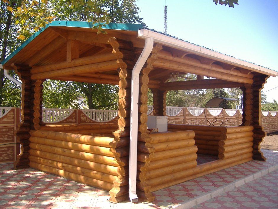 Беседка из оцилиндрованного бревна
