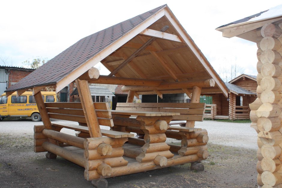 Беседка рубленная из бревна