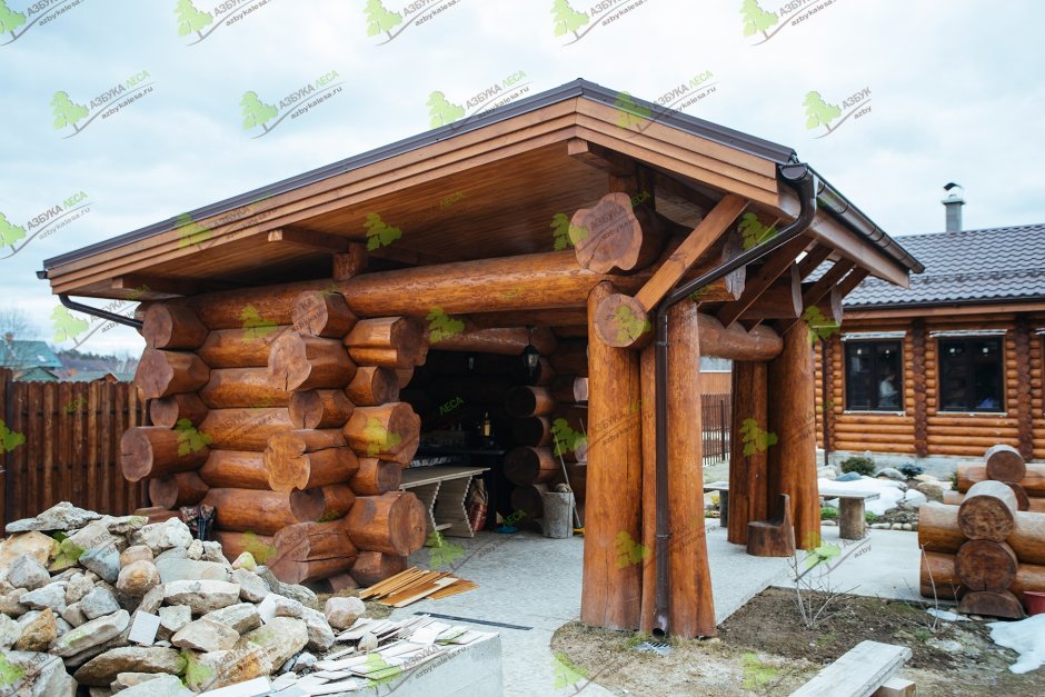 Беседка из бревна большого диаметра