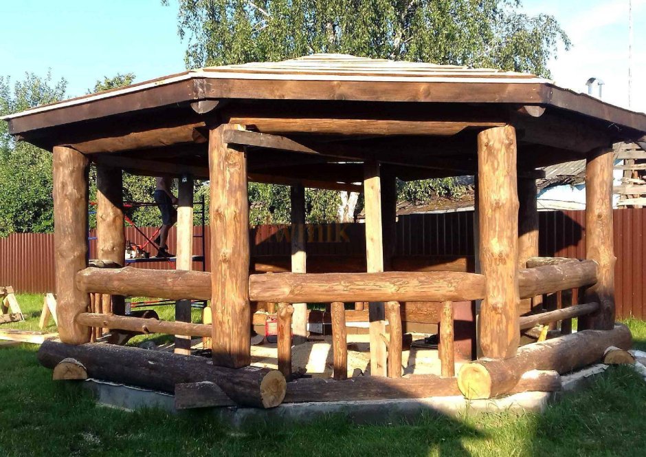 Беседка iz brevna