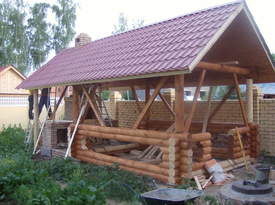 Рубленая беседка из бревна
