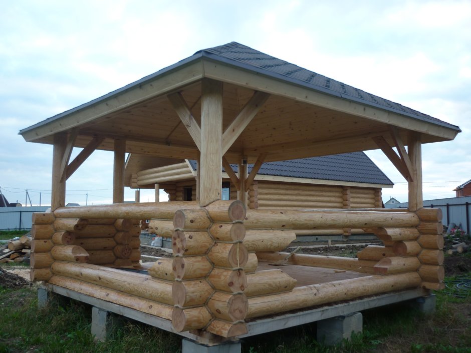 Беседка рубленная из бревна