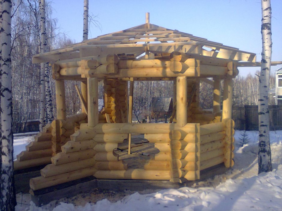 Шестигранная беседка из бревна