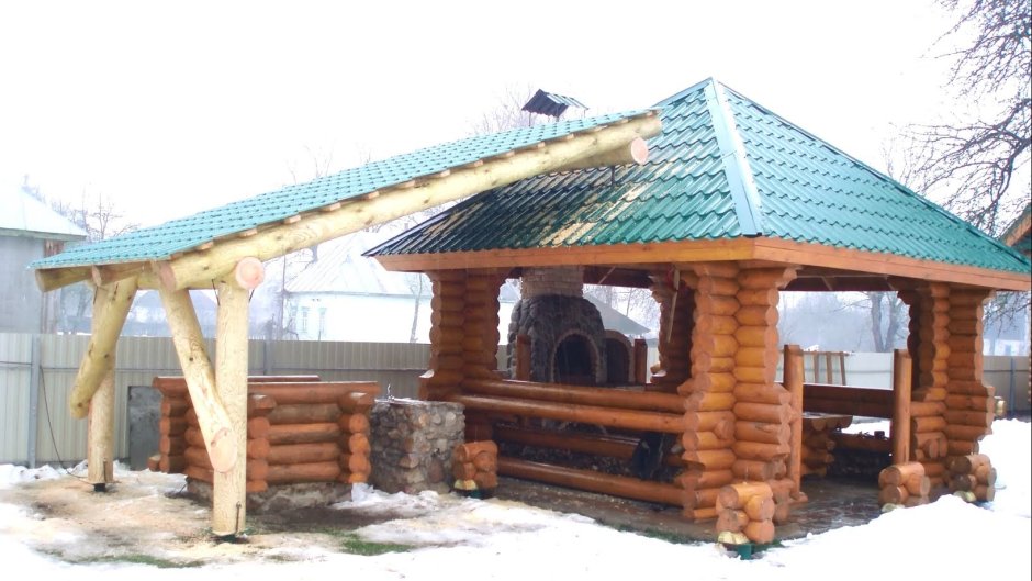 Беседка с мангалом из кругляка
