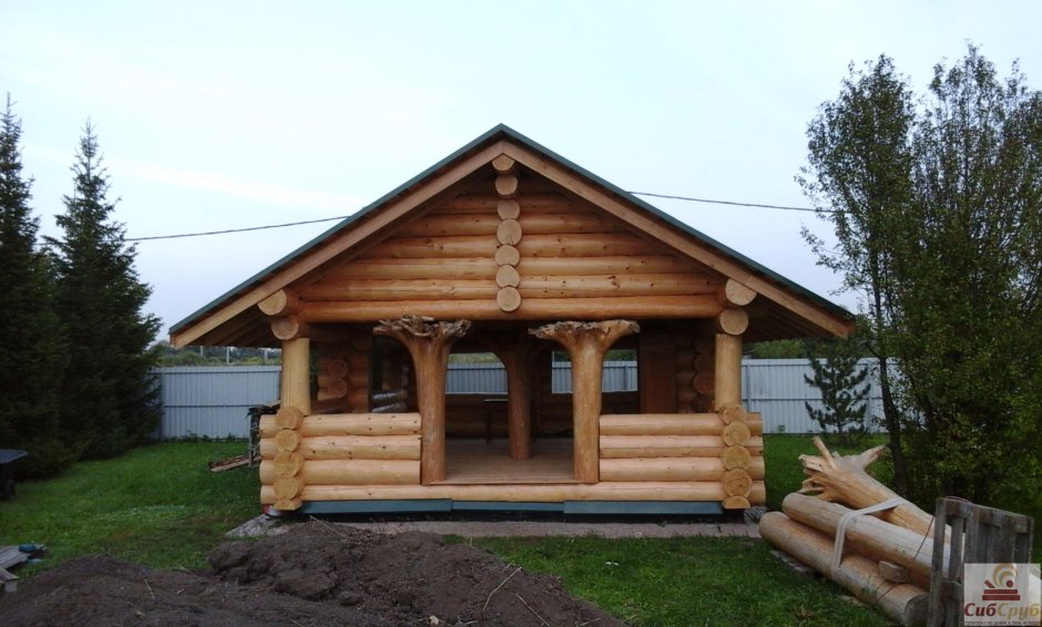 Беседка из бревна большого диаметра