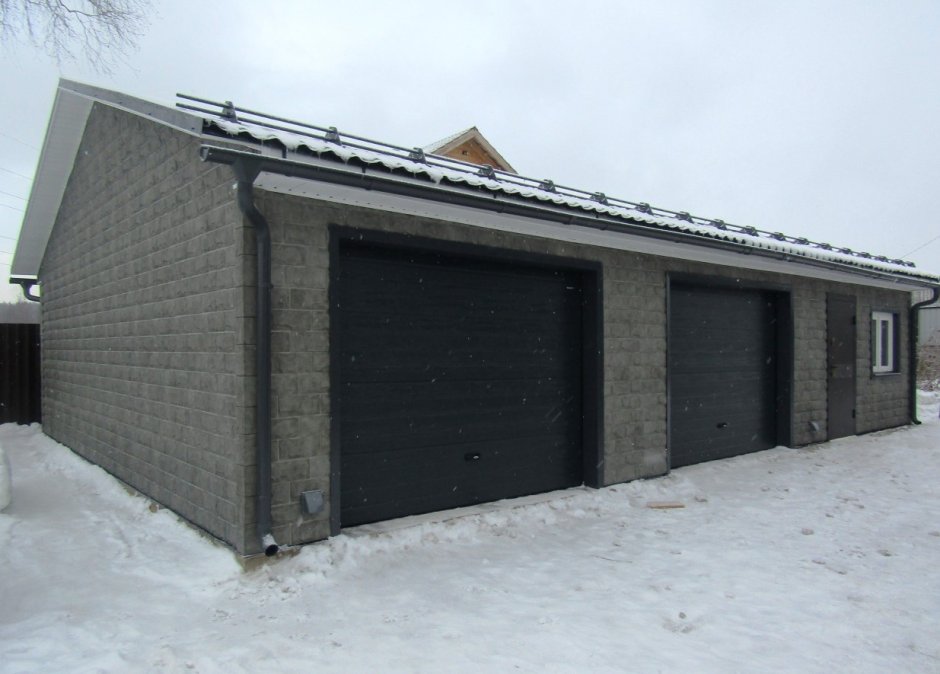 Двухэтажный гараж с мансардой