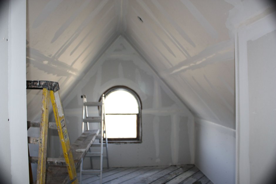 Отделка мансарды гипсокартоном