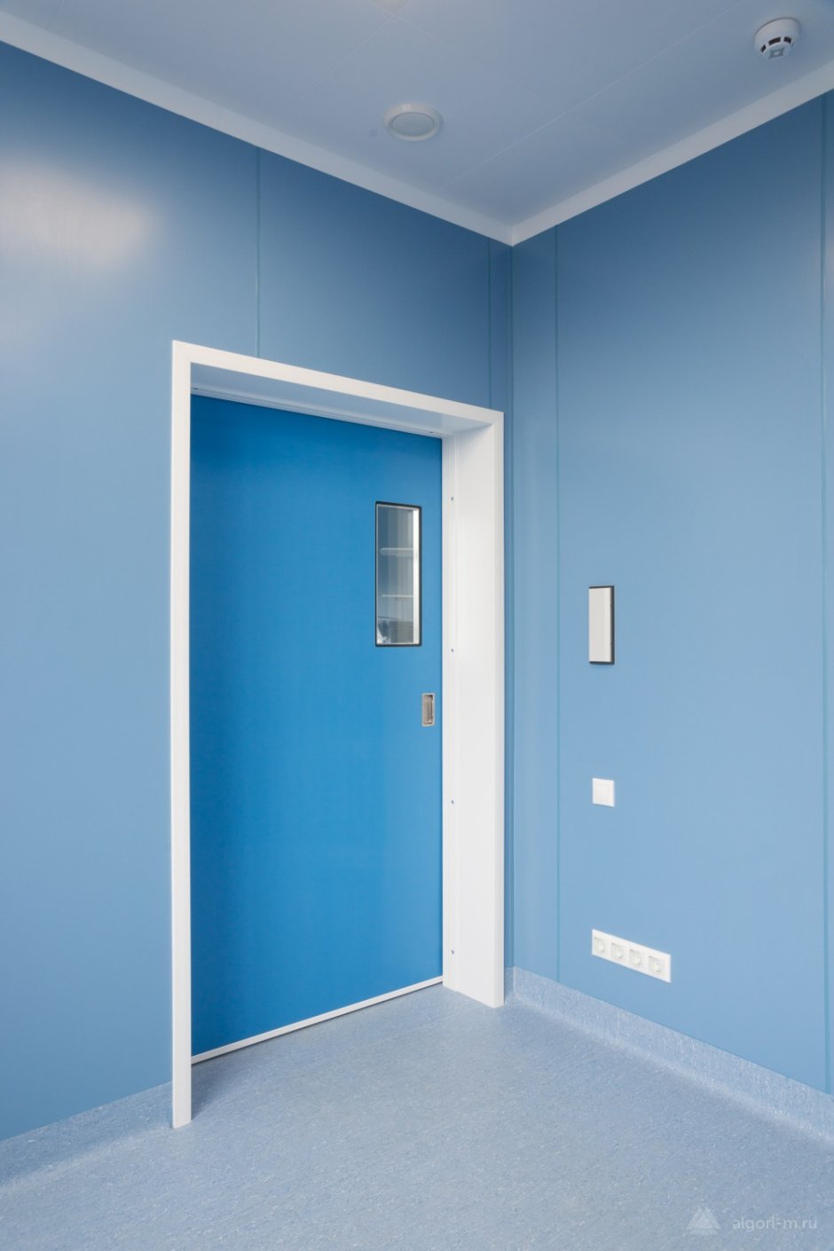 Дверные блоки в палатах медицинских