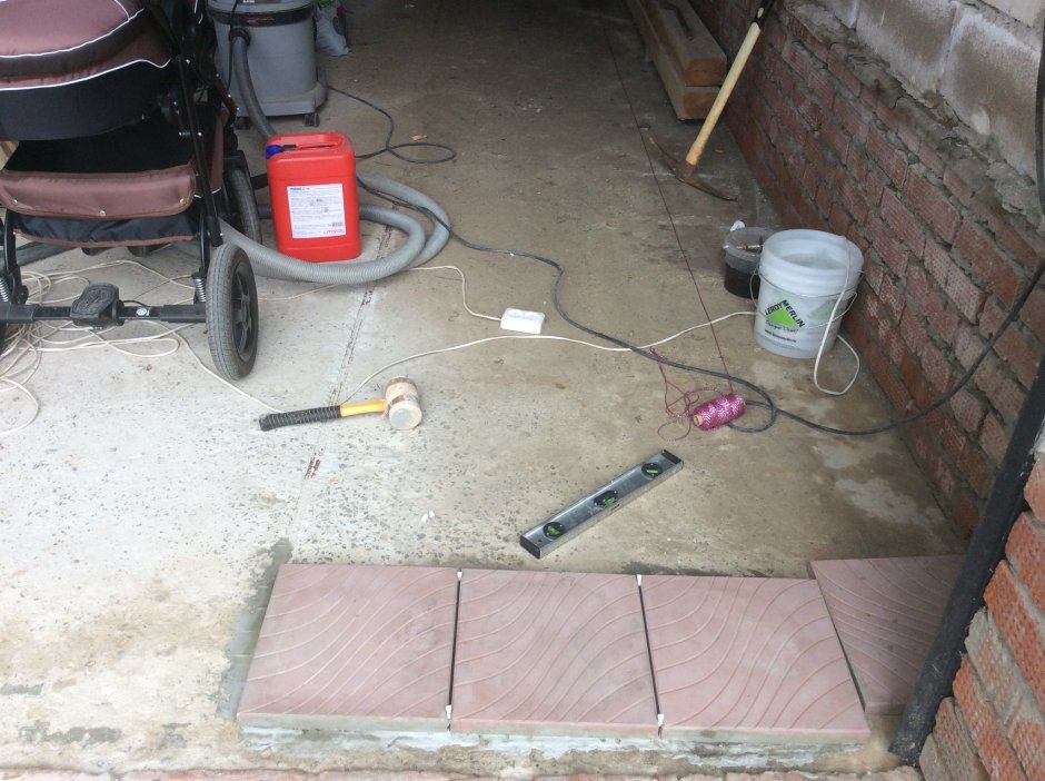 Тротуарная плитка в гараже