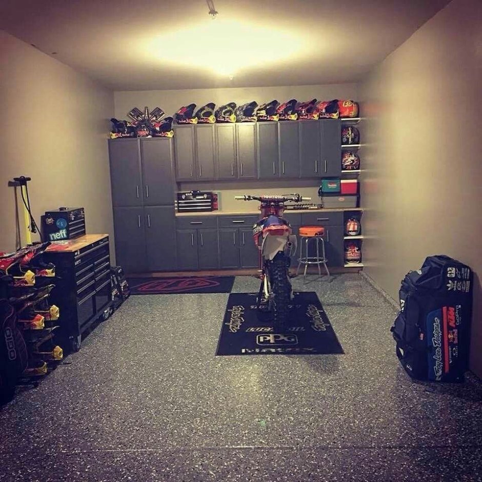 Декор для гаража