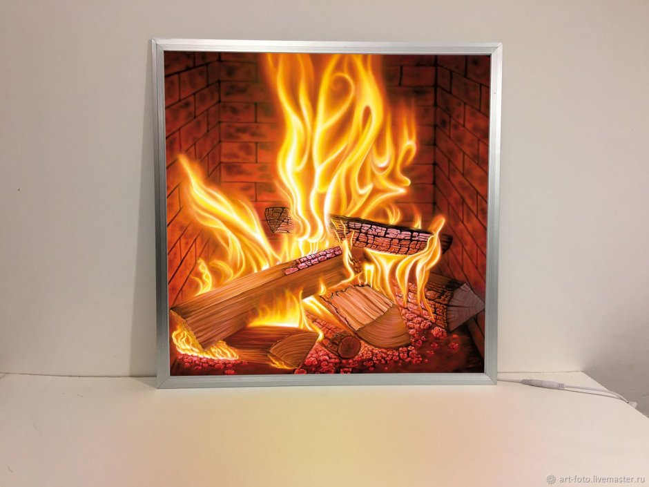 Декоративный камин с дровами