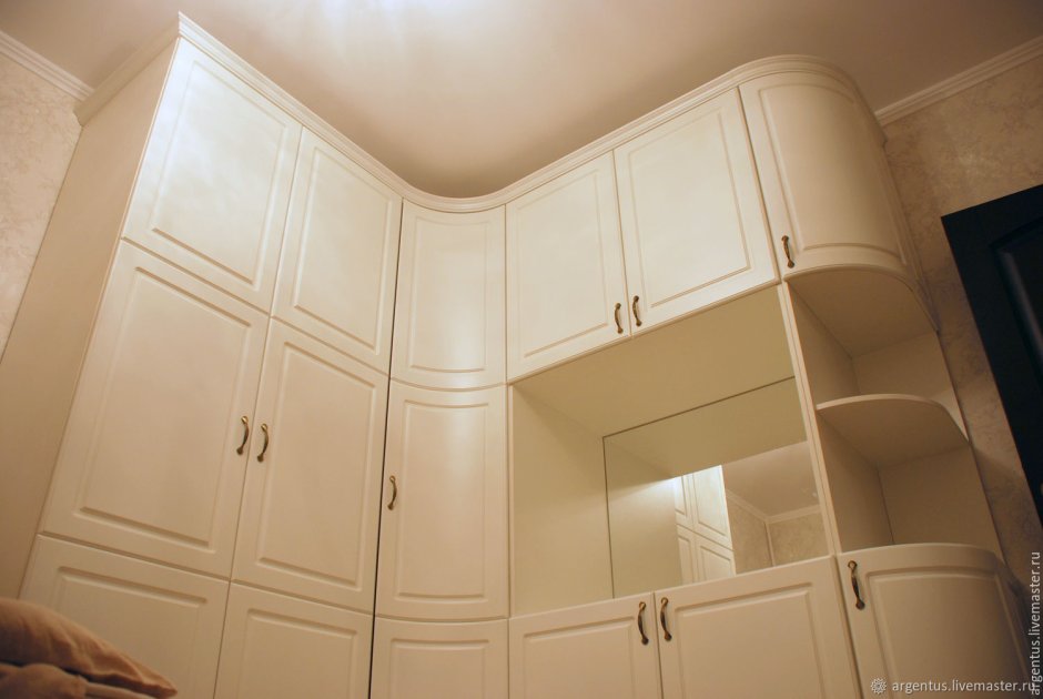 Угловой шкаф с антресолью в прихожую