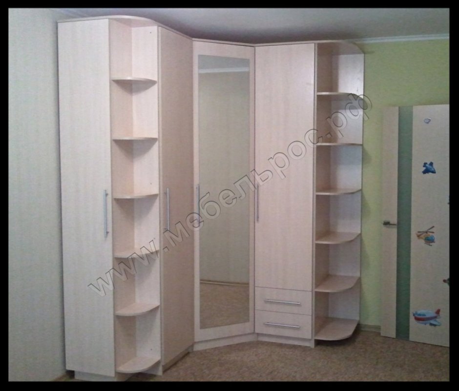 Угловой шкаф в коридор