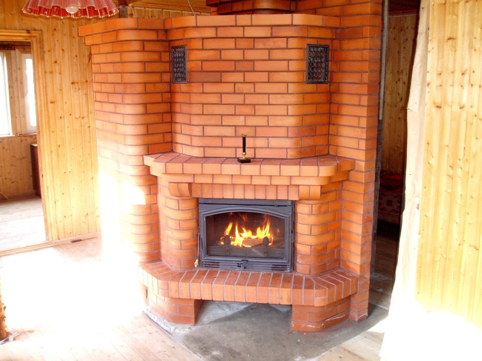 Печь-камин из кирпича