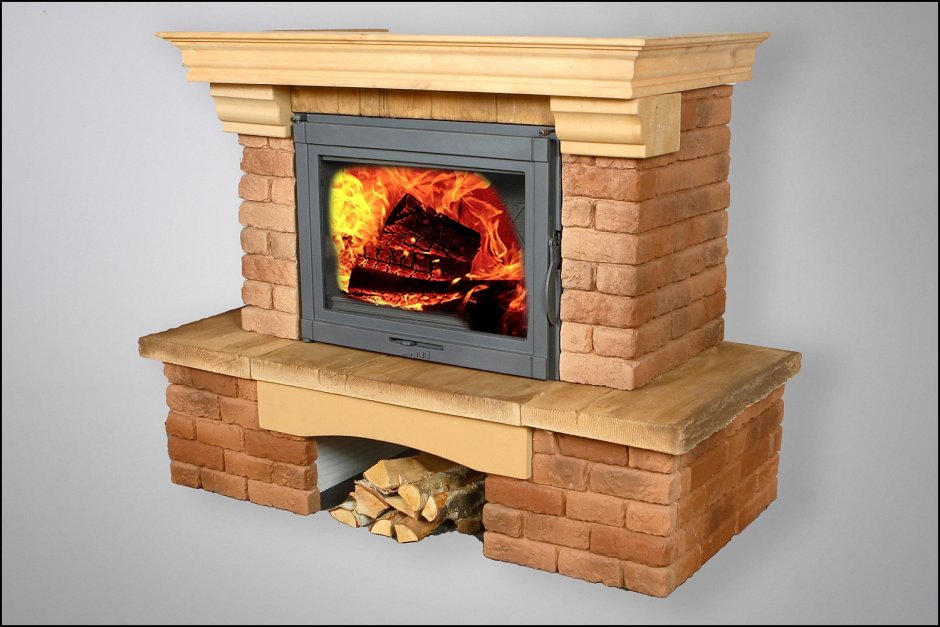 Небольшой кирпичный камин