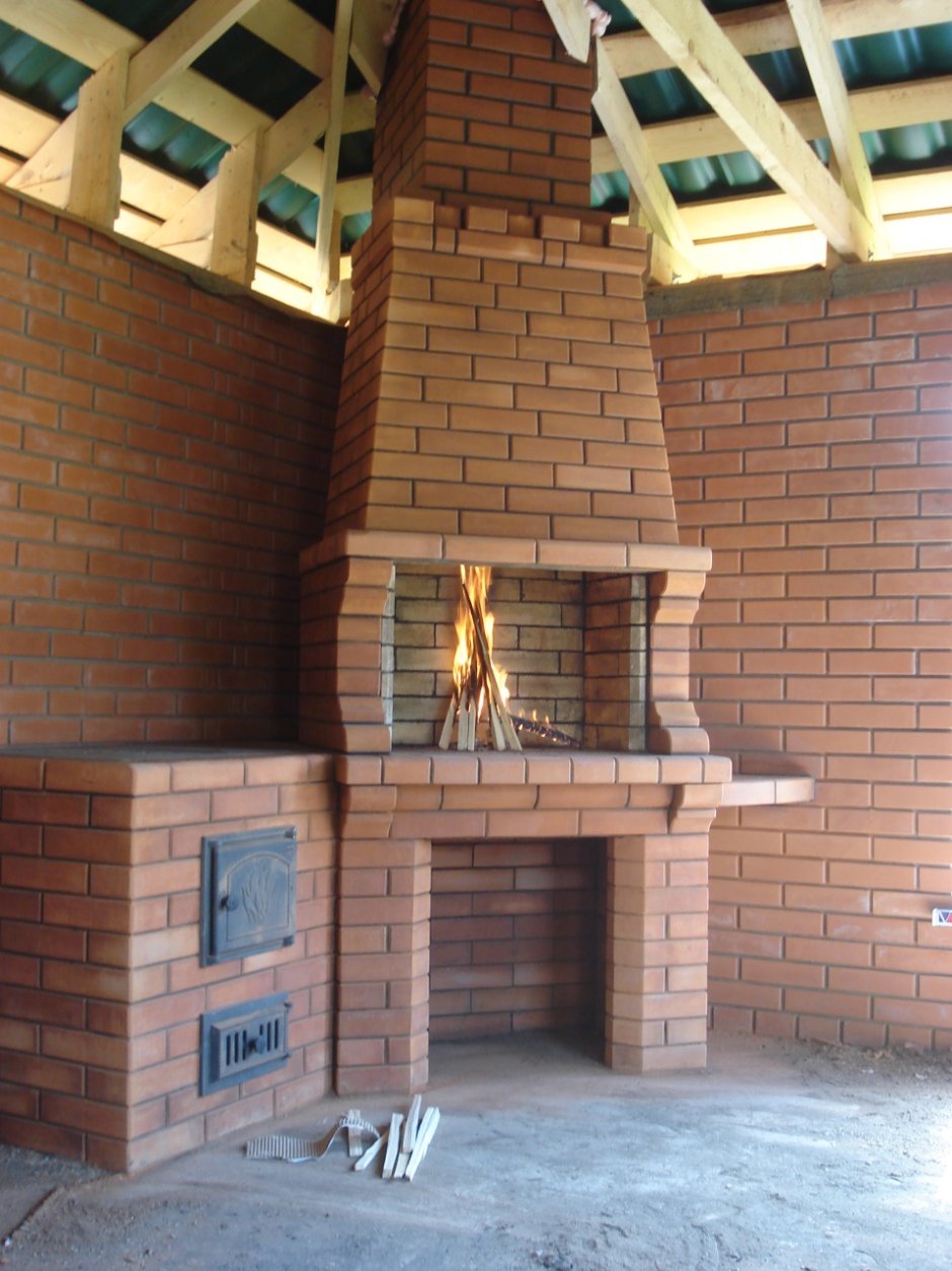 Короб камина из кирпича угловой