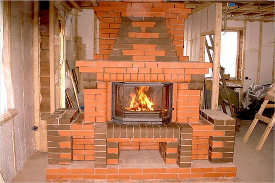 Угловой камин каменный