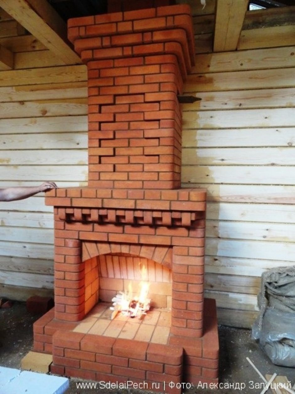 Угловой камин из кирпича