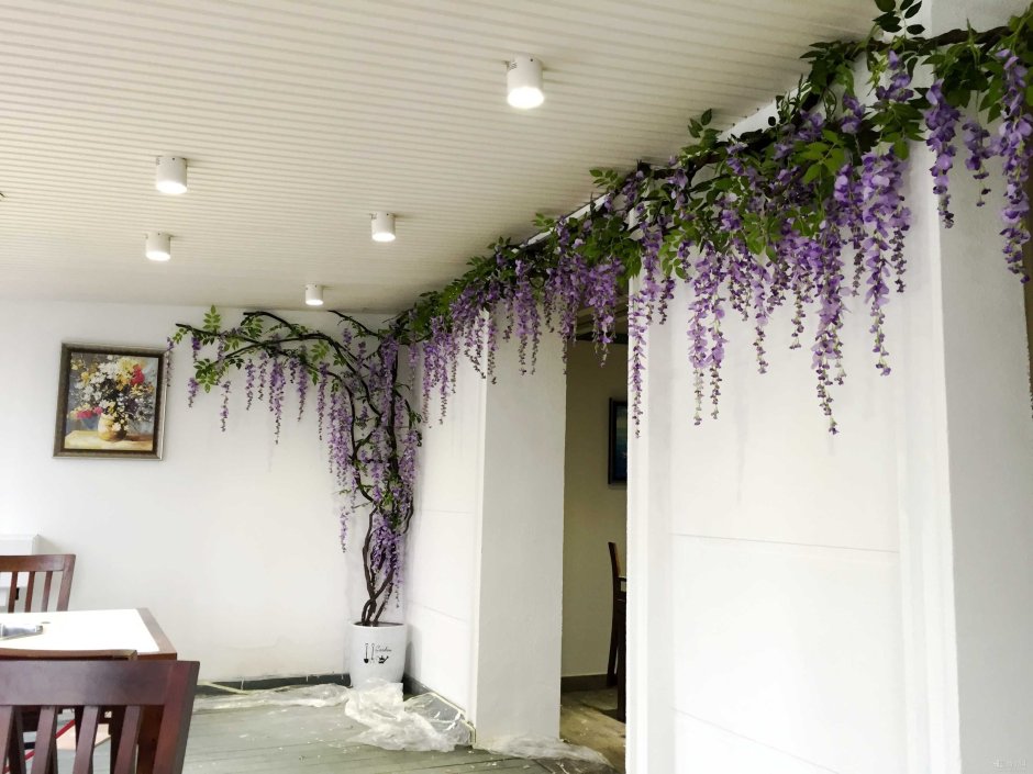 Натяжные потолки с цветочками