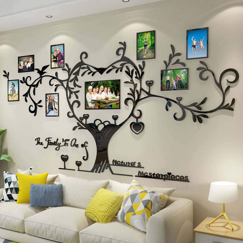 Нарисованное дерево на стене в интерьере
