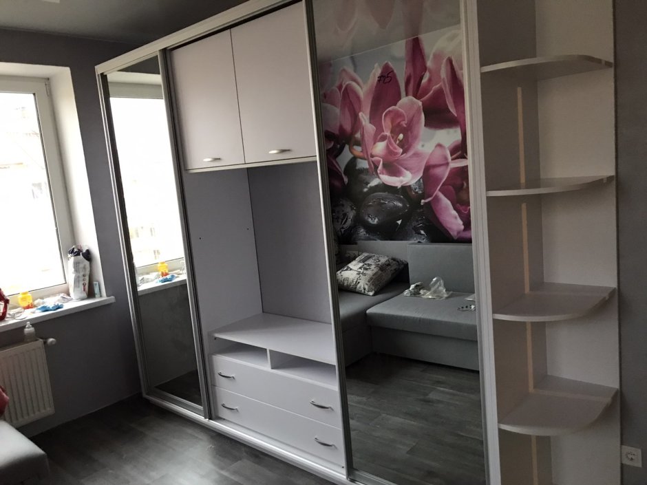 Шкаф с полкой под телевизор