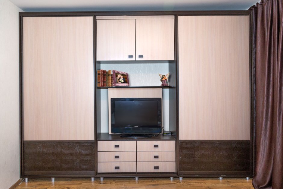 Шкаф с нишей под телевизор