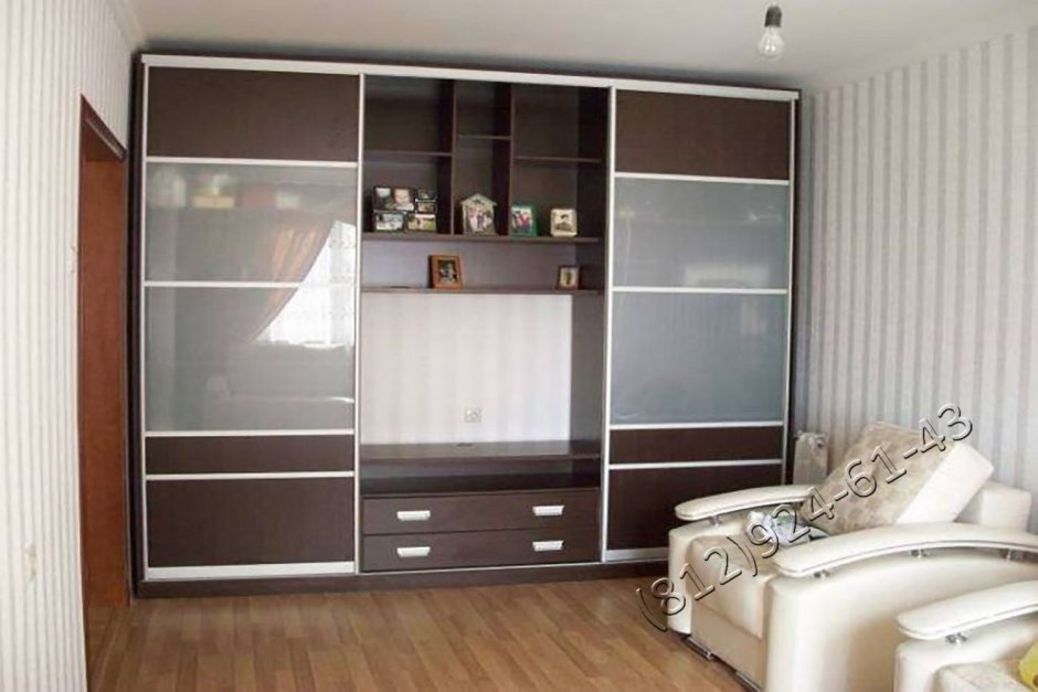 Шкаф купе с нишей под телевизор