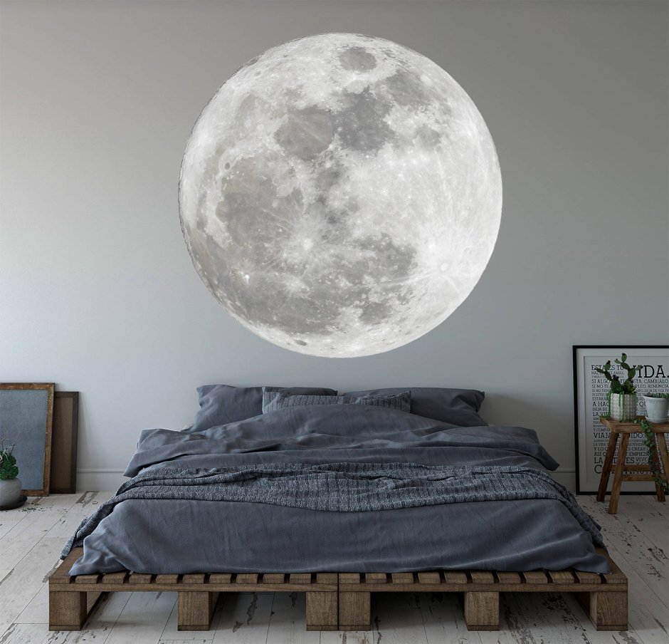 Луна на стене