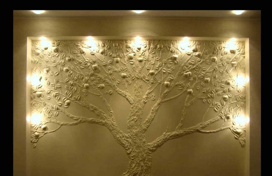 Фактурное дерево на стене