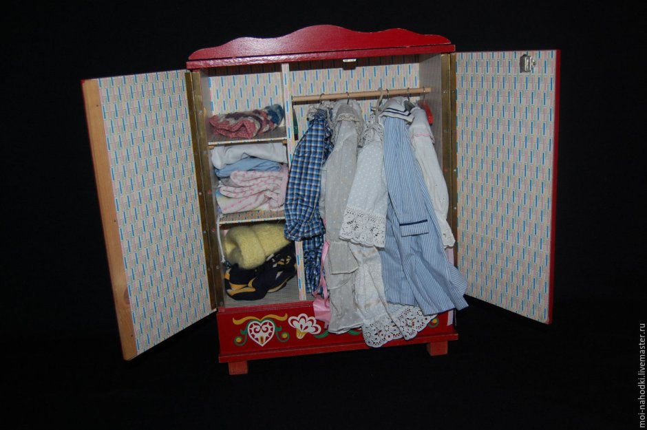 Шкафчик для одежды кукол