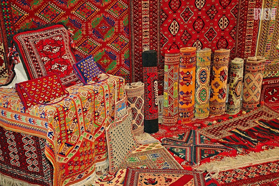 Красная Туркменская ткань