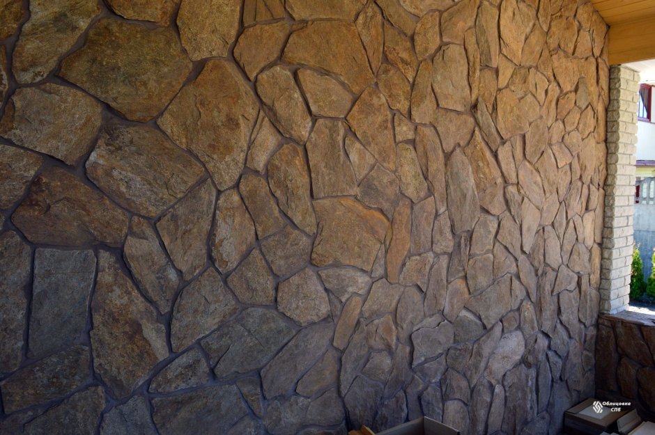 Облицовка стен натуральным камнем
