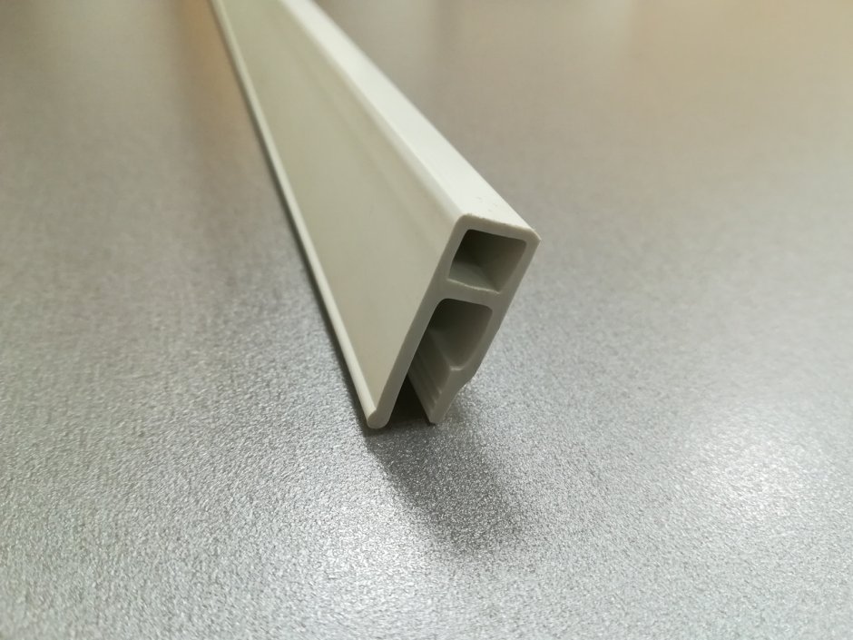 Профиль ПВХ стеновой гарпунный перфорированный