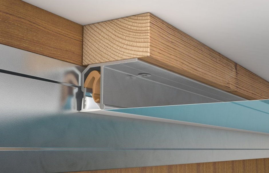 Шкаф купе и натяжной потолок