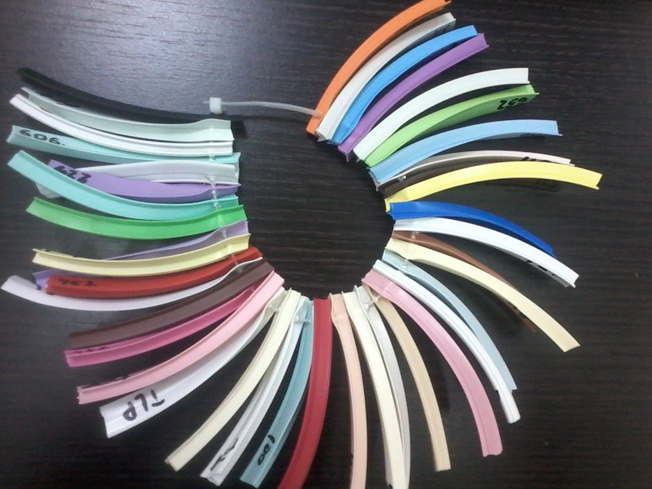 Цветная вставка для натяжных потолков