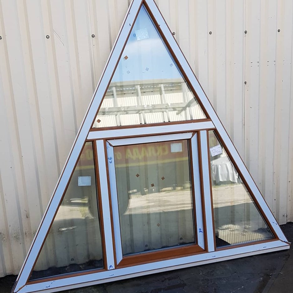 Треугольные пластиковые окна